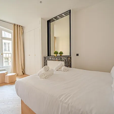 Sumptuous & Serene Parisian Flat-3
